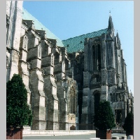 Chartres, 5, Langhaus und Querhaus von SW, Foto Heinz Theuerkauf, large.jpg